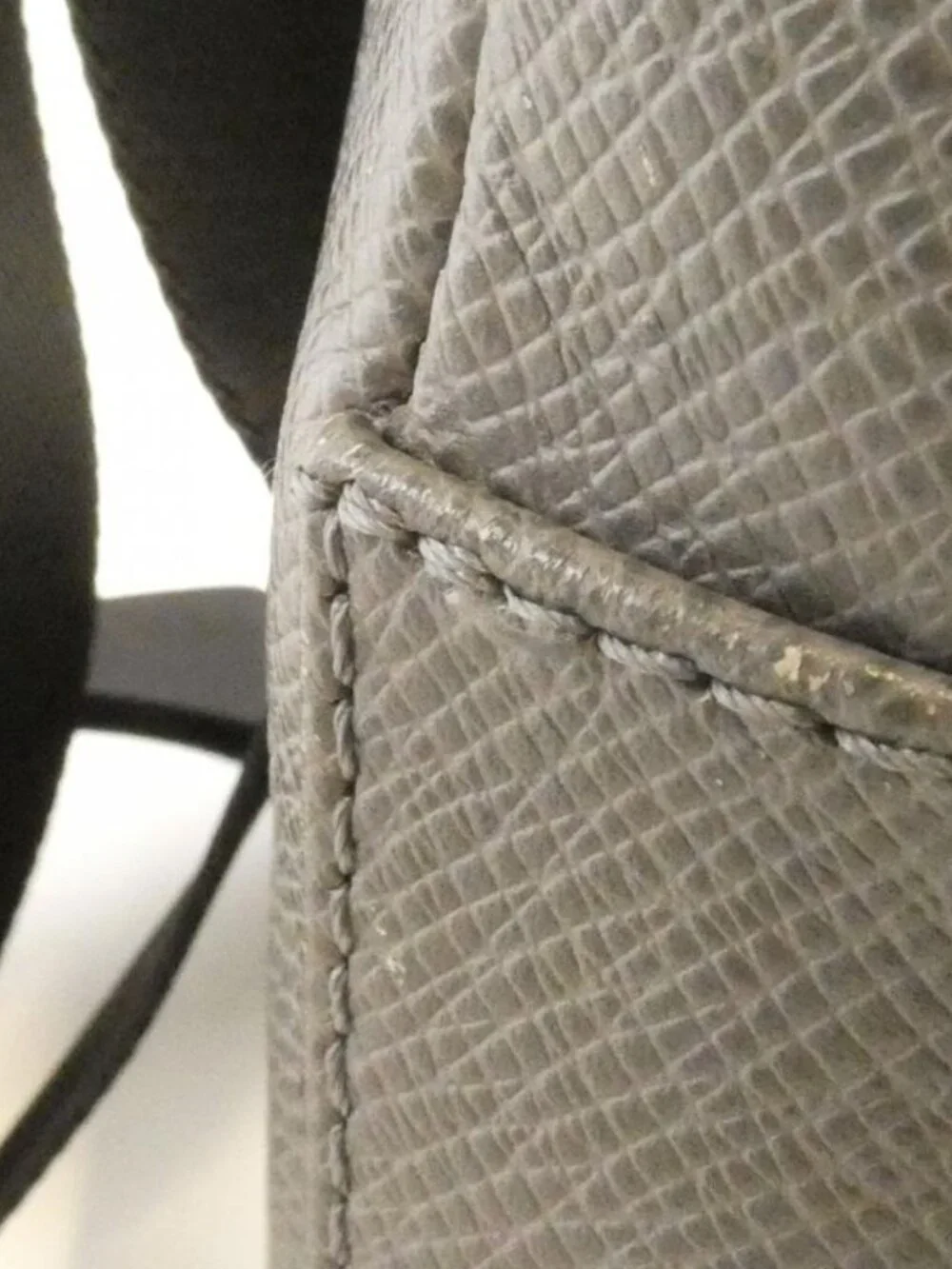 Louis Vuitton Taiga Avenue Sling Bag Gris